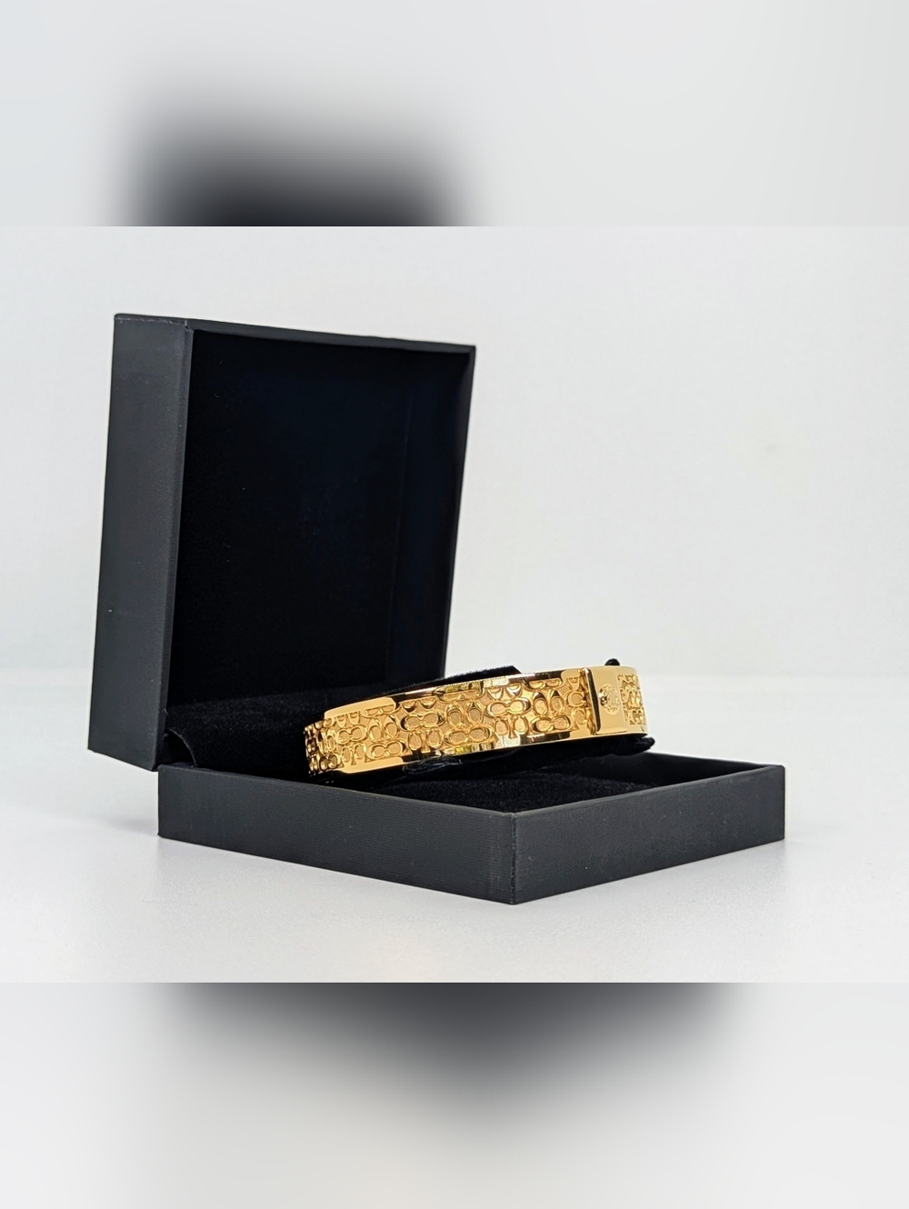 Coach Signature C Wide Bangle Bracelet Gold Tone Continuous Band 43g Pristine - Picture 2 of 6
